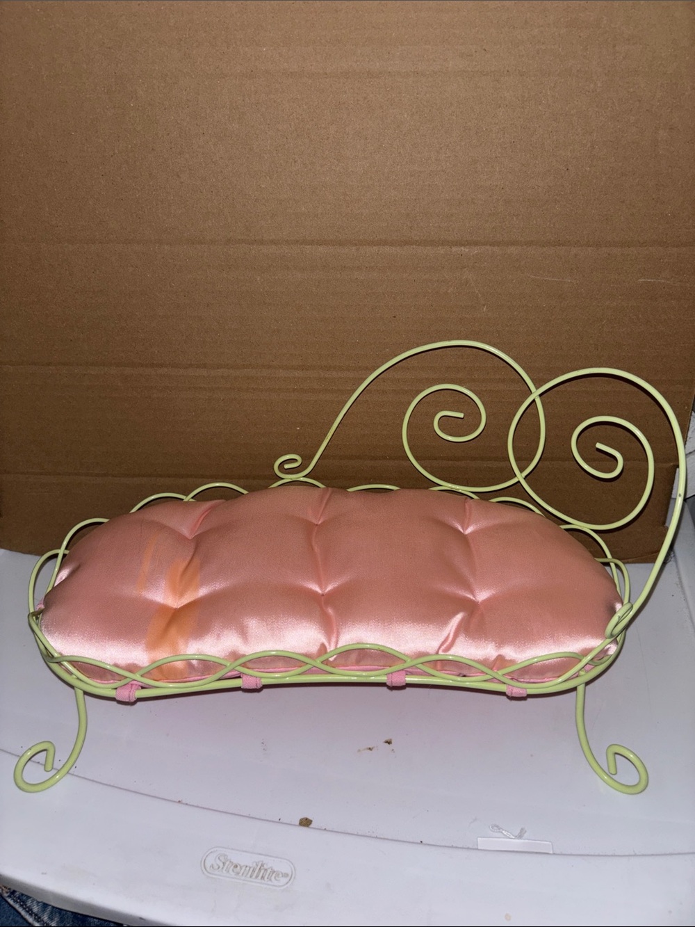 Vintage manhattan Groovy toy day bed